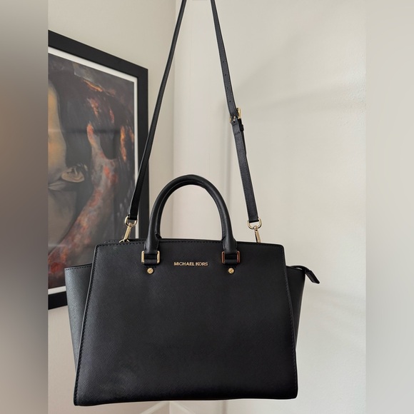 Merry Christmas 🎄🧑‍🎄 Michael Kors black bag, super clean, like new👌👌👌😍😍 - Picture 11 of 15